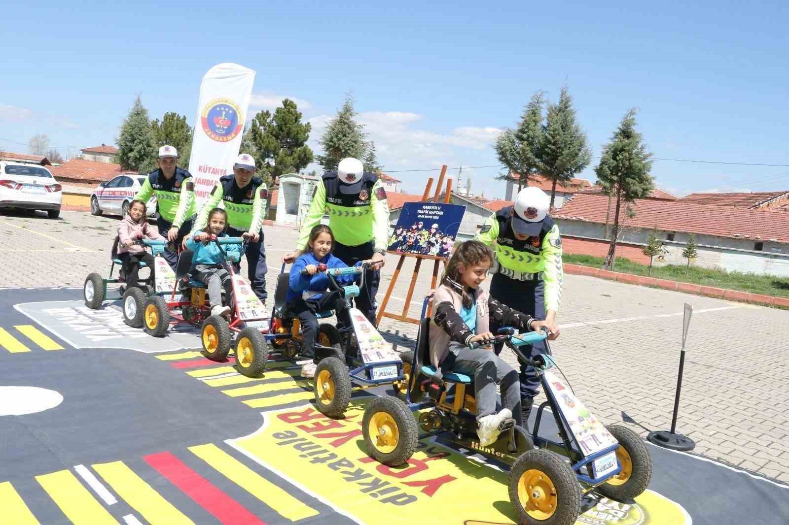 Kütahya'da anaokulu ve ilkokul öğrencilerine trafik eğitimi