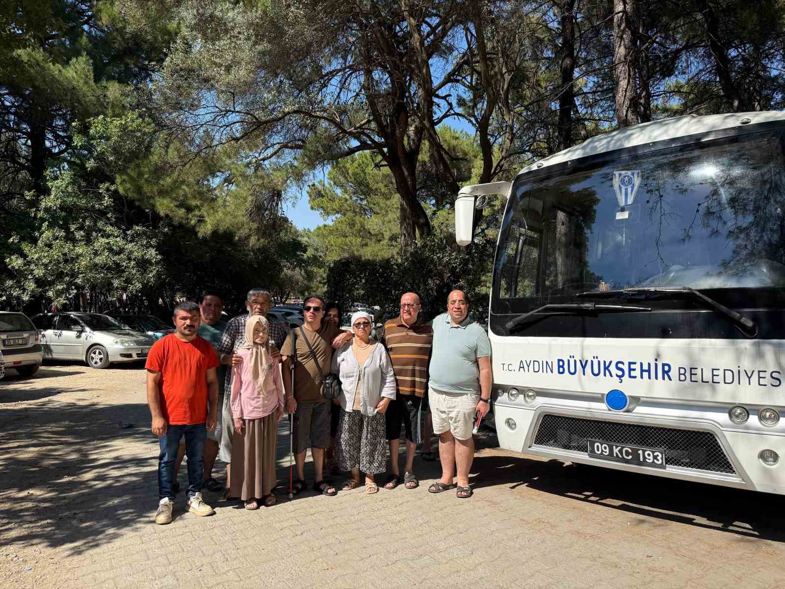 Görme engelliler Dilek Yarımadası Milli Parkı'nda doğayla buluştu