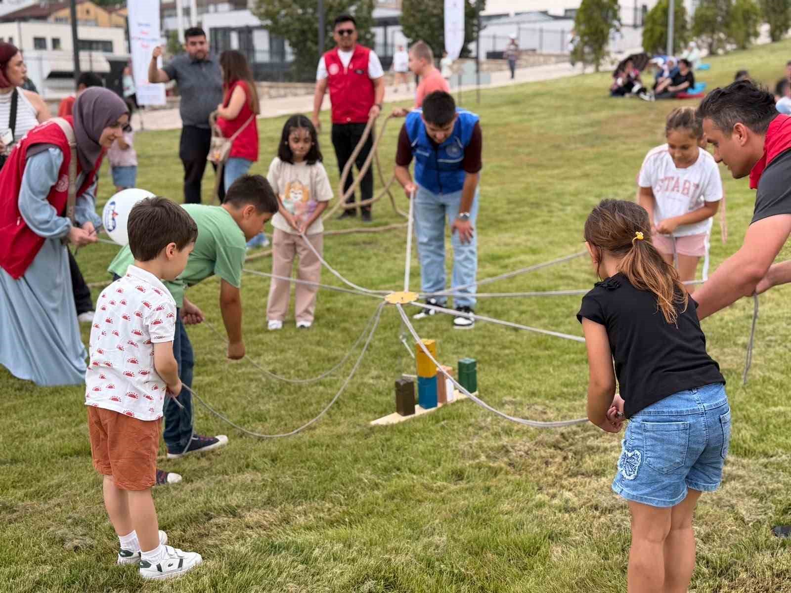 Karabük'te çocuklar karne festivalinde doyasıya eğlendi