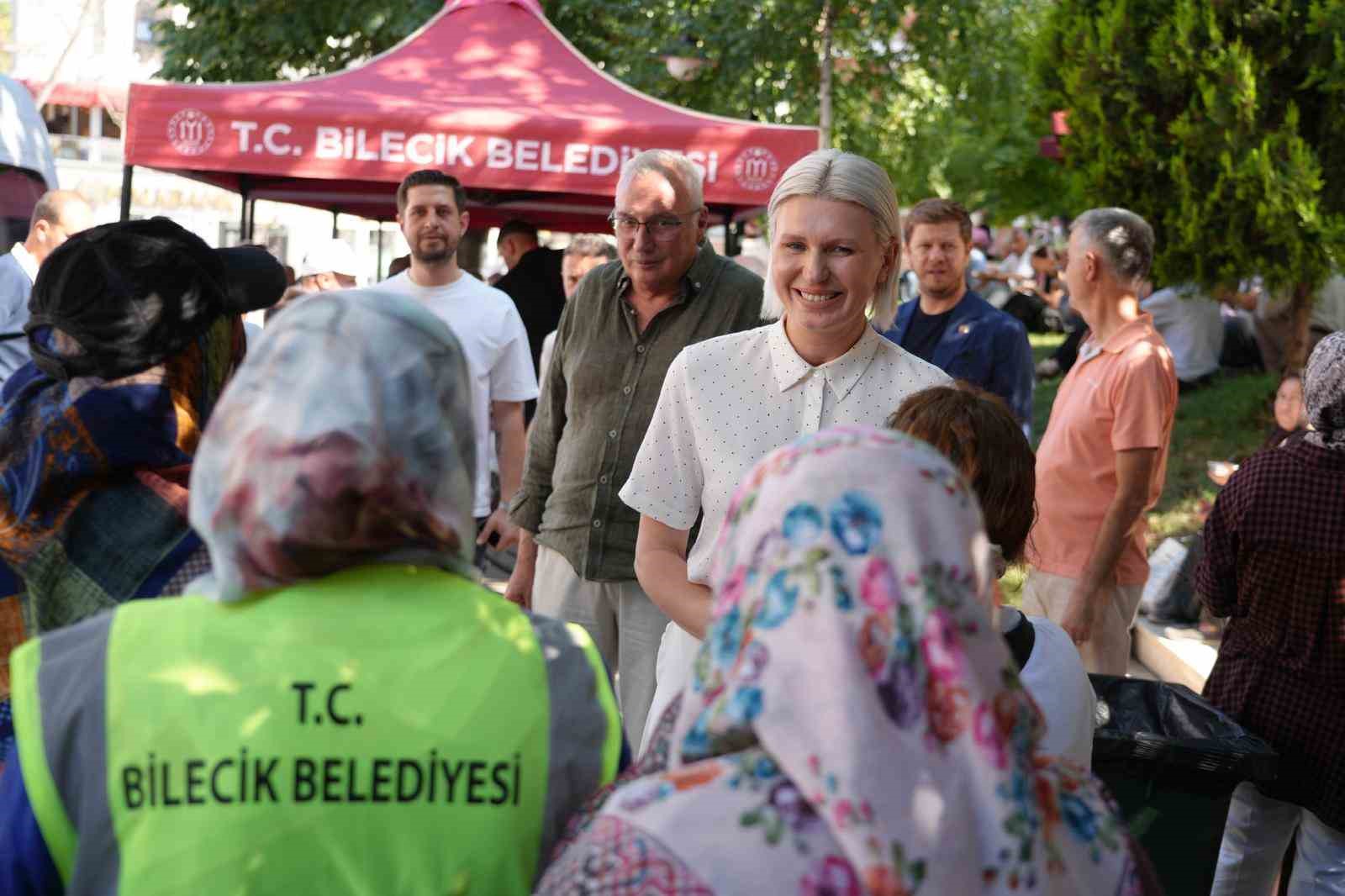 Bilecik'te binlerce kişiye aşure dağıtıldı