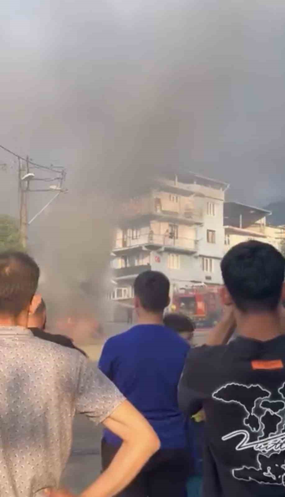 Bursa’da park halindeki kamyon alevlere teslim oldu
