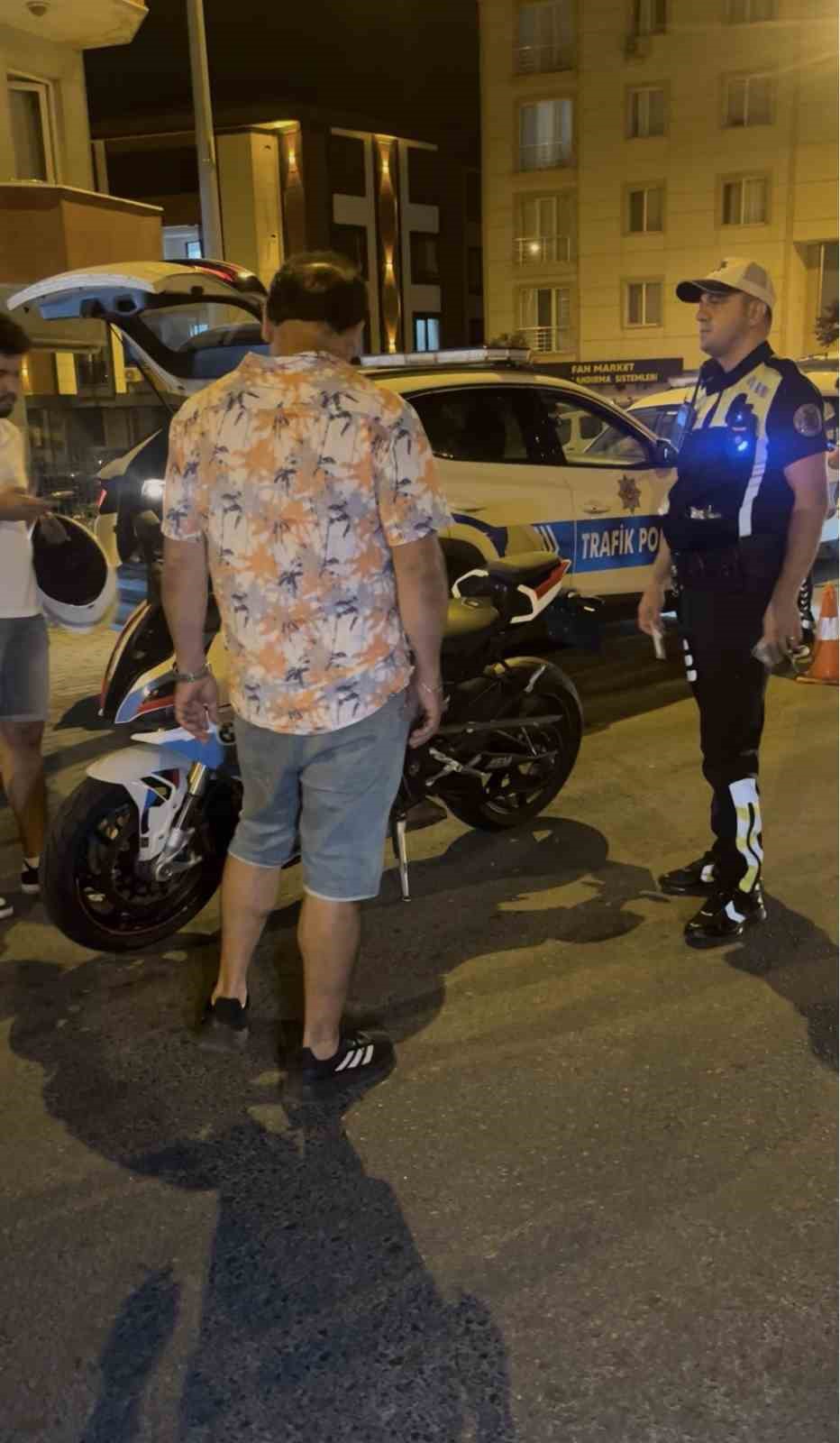 Çorlu'da akrobatik hareketler yapan motosikletliye ağır ceza