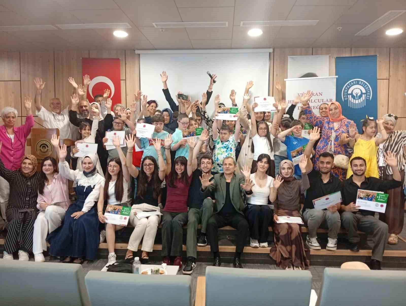 Türkiye Down Sendromu Derneği ve Veteran Hentbolcular Derneği’nden anlamlı sertifika töreni