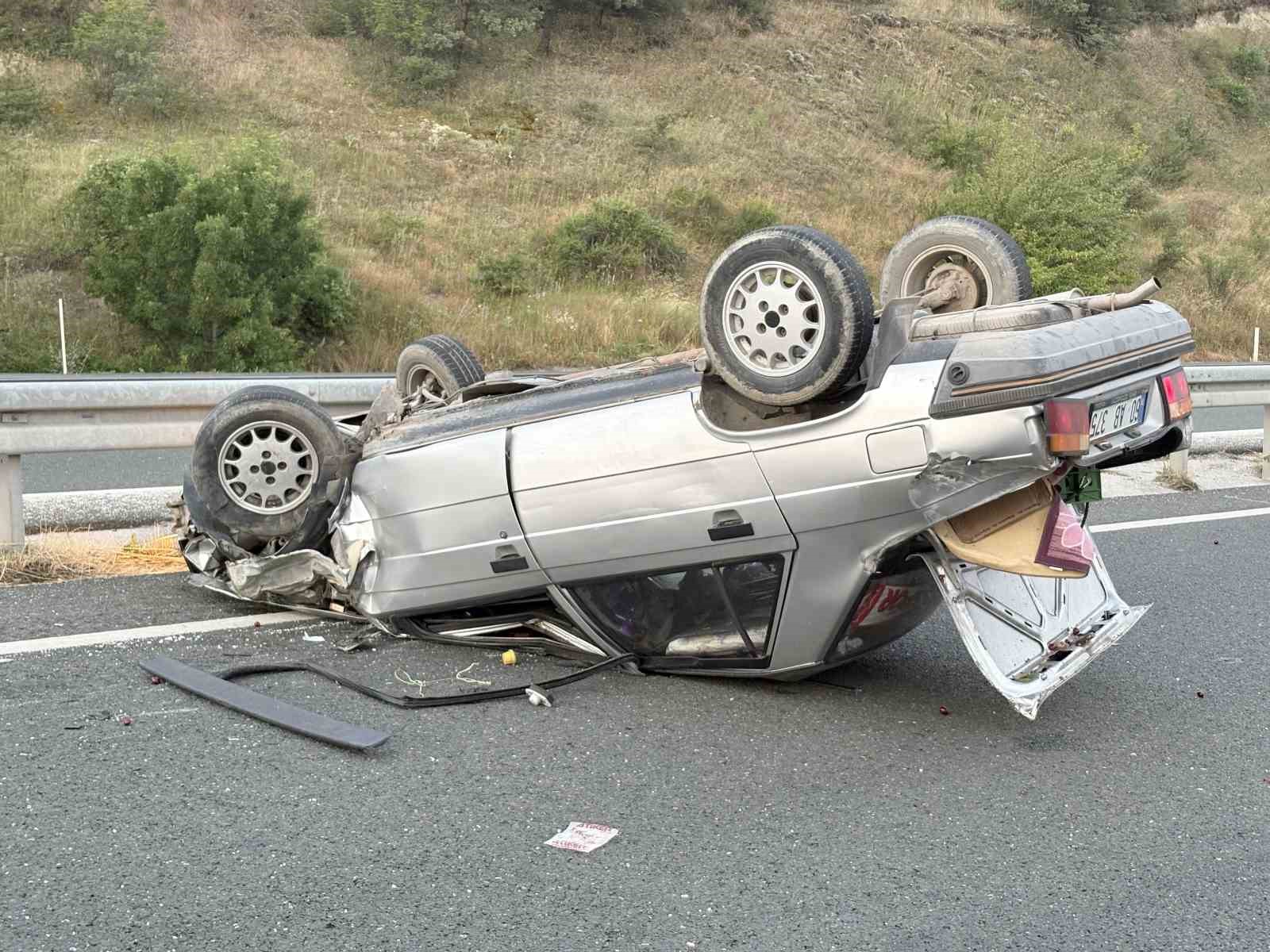 D100'de 3 araçlı trafik kazası: 1 ağır yaralı