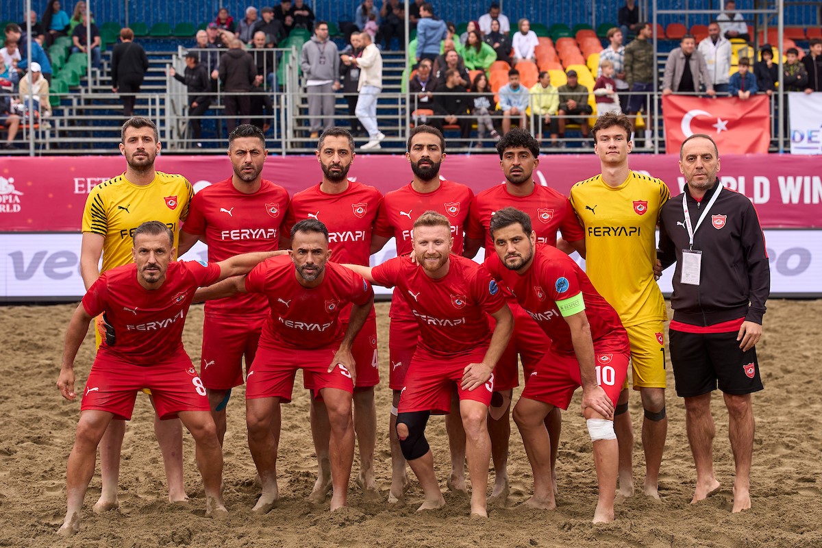 Alanya’nın plaj futbolu devleri son 16’da