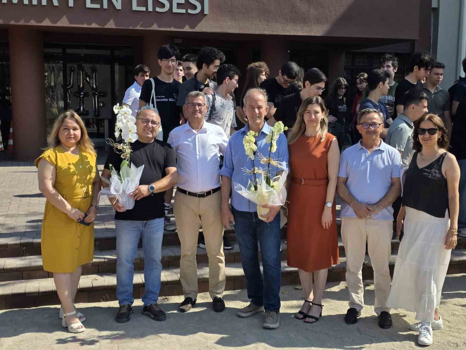İzmir'de 34 yıllık öğretmene duygusal veda