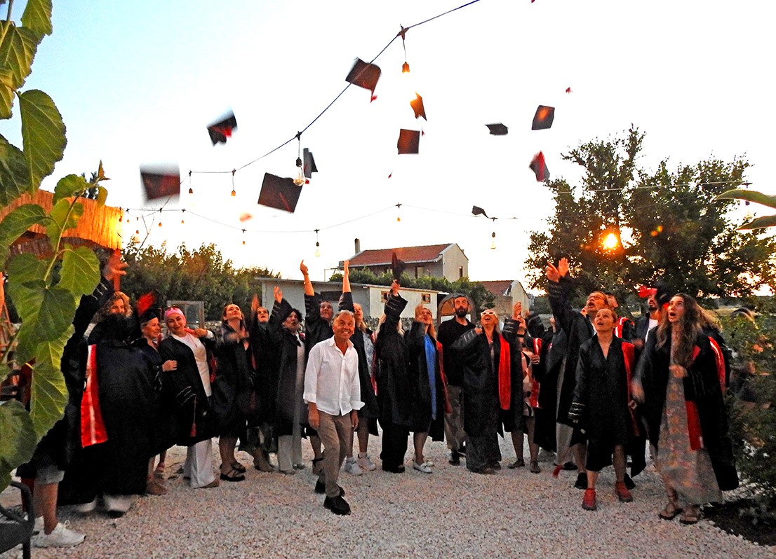Çeşme'de kursiyerlere 'usta aşçı' belgeleri verildi