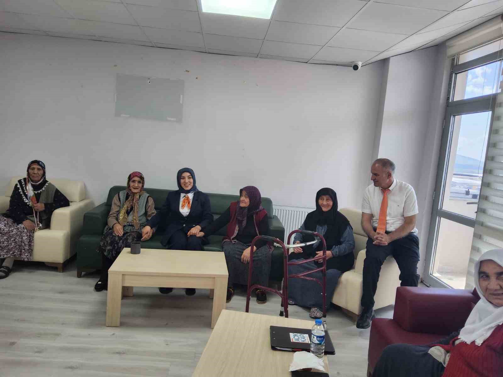 Kars Açık Kapı'dan huzurevi sakinlerine anlamlı ziyaret