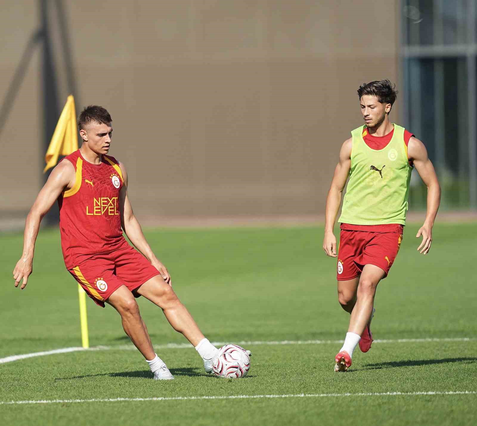 Galatasaray, günü çift antrenmanla tamamladı