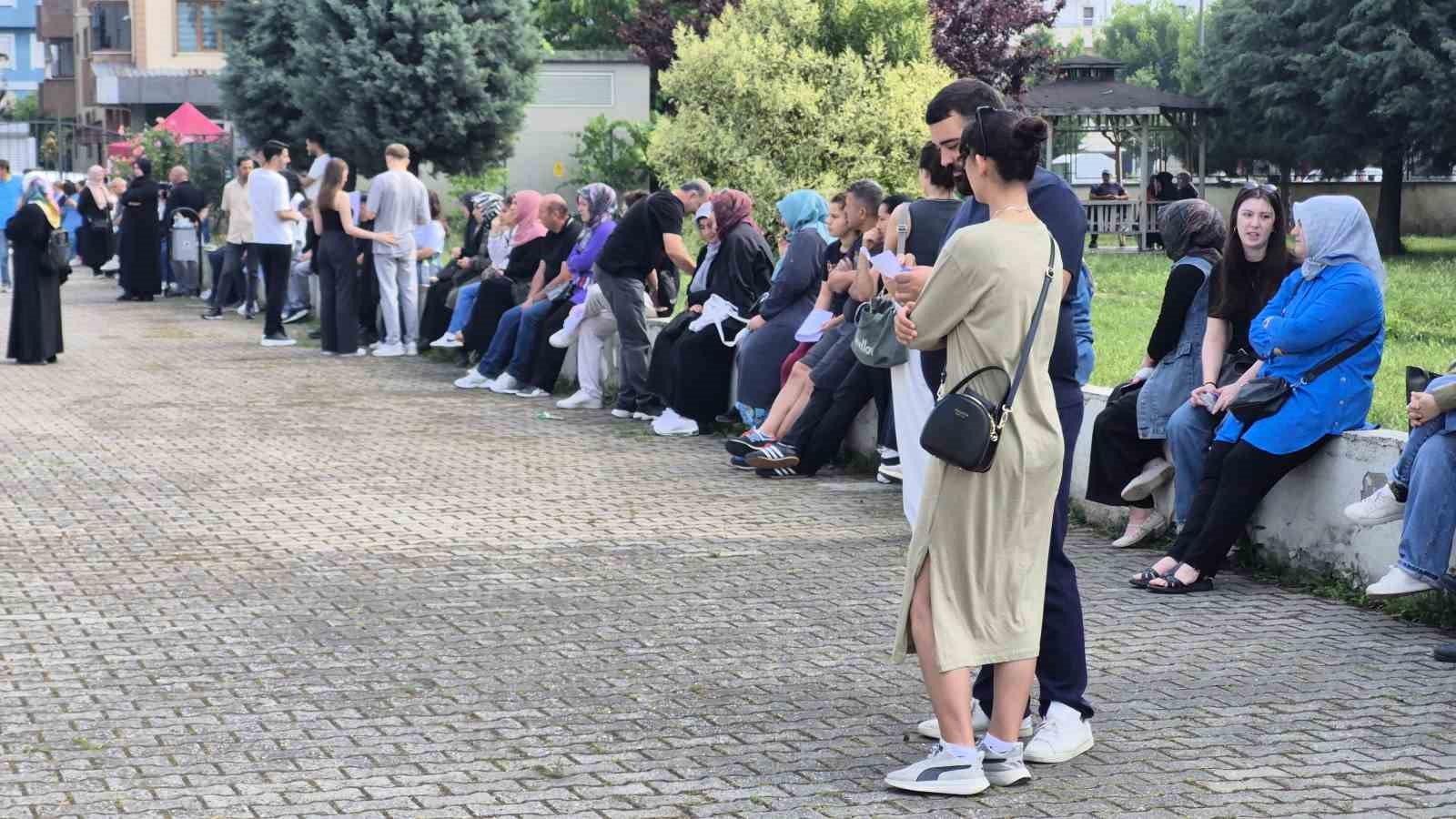 Düzce 9 binden fazla öğrenci sınavda ter döküyor