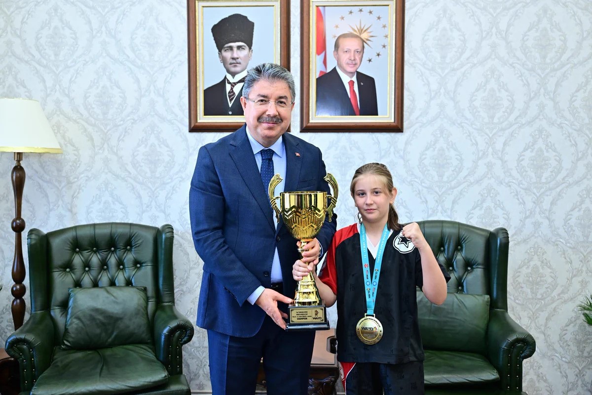 Dünya Kupası Şampiyonu Asel'den Vali Yılmaz'a ziyaret
