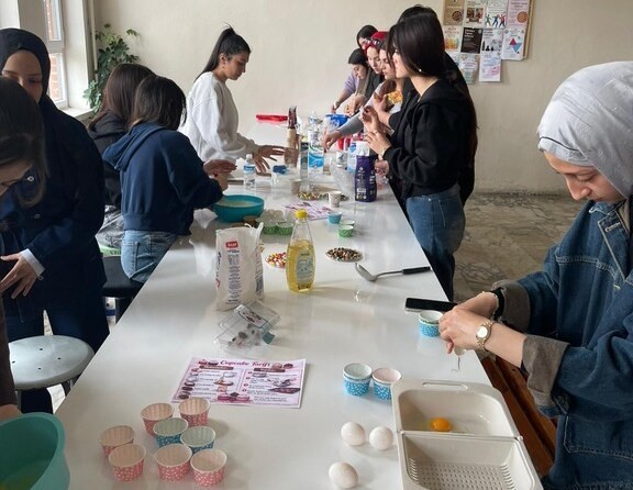 Altıntaş MYO'da Mini Kek Atölyesi düzenlendi