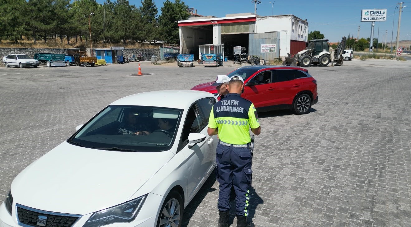 Bolvadin'de yollar trafik jandarması ile güvende