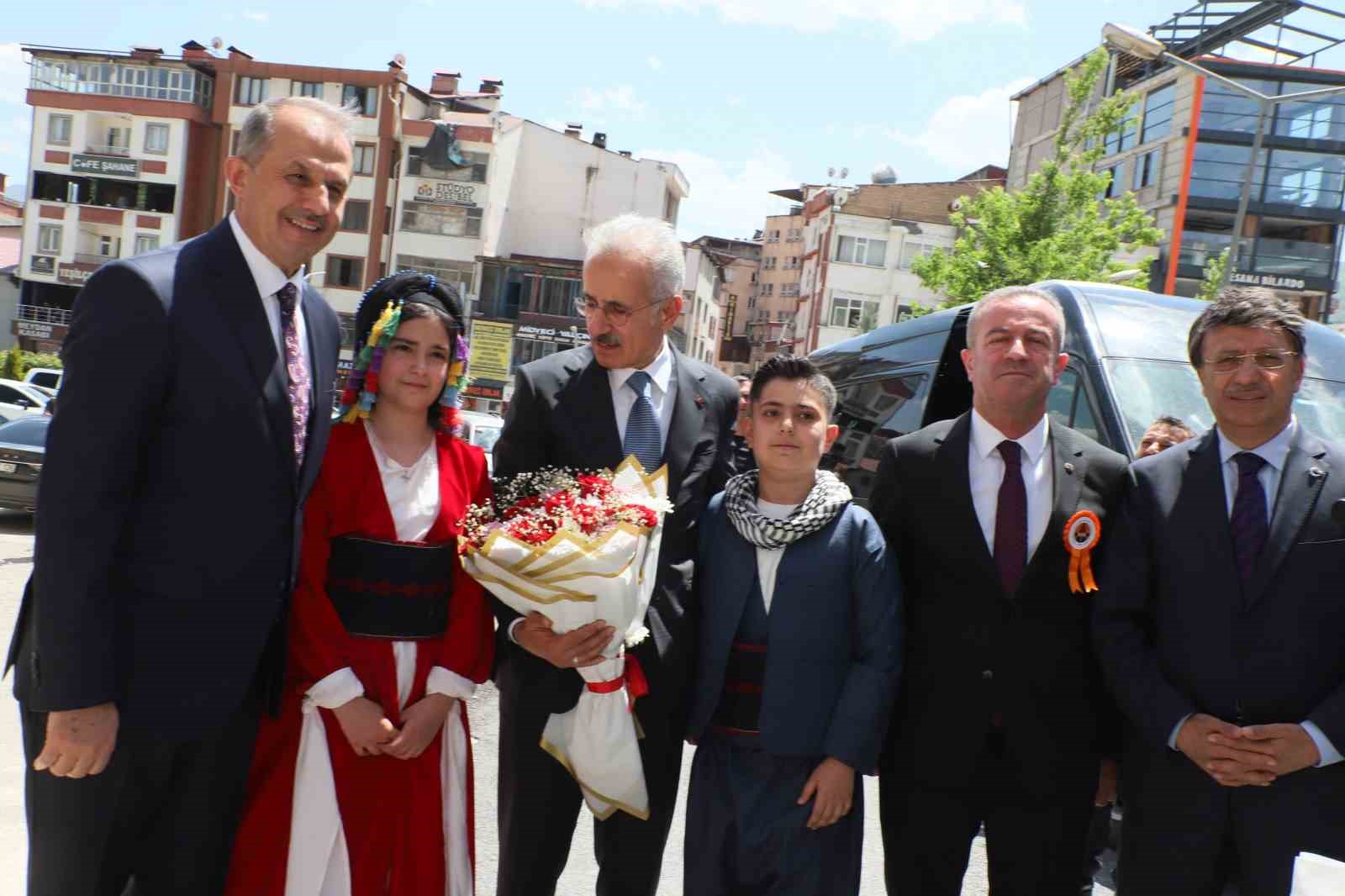 Bakan Uraloğlu’nun Hakkari temasları