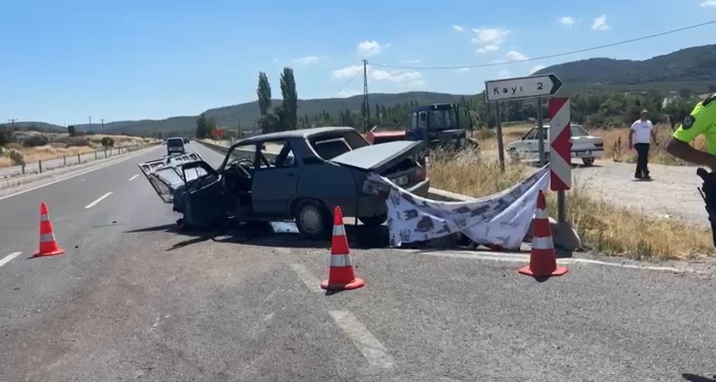 Kütahya'da otomobiller çarpıştı: 1 ölü, 4 yaralı