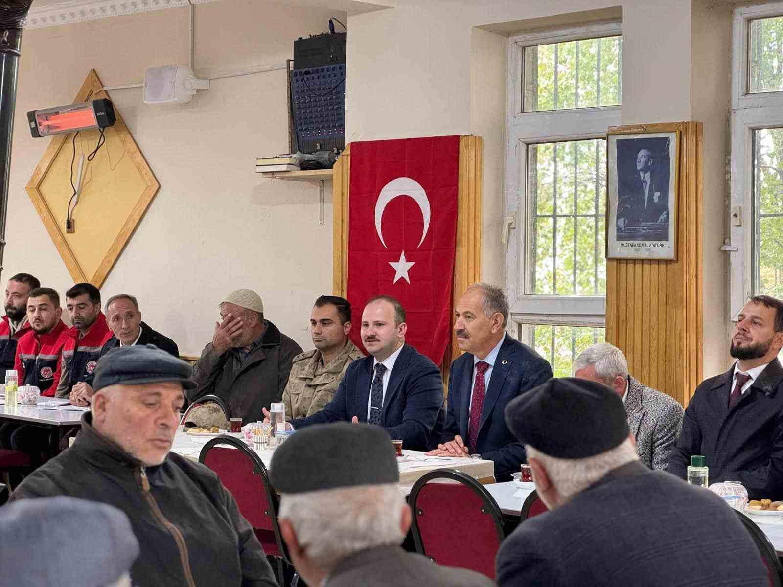 ARPAÇAY KAYMAKAMI GÜVENÇ, ATÇILAR KÖYÜ’NDE VATANDAŞLARIN TALEPLERİNİ DİNLEDİ(KARS-İHA)