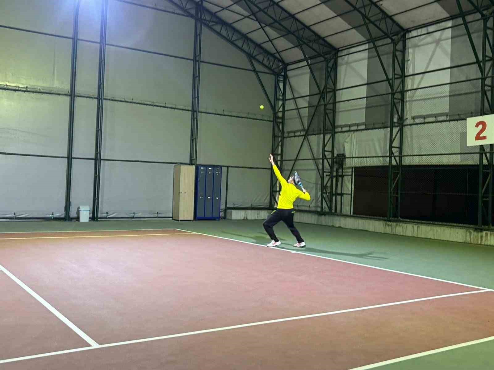 AYDIN ADNAN MENDERES ÜNİVERSİTESİ (ADÜ) İLE AYDIN GENÇLİK VE SPOR İL MÜDÜRLÜĞÜ İŞ BİRLİĞİNDE DÜZENLENEN 29 EKİM CUMHURİYET BAYRAMI TENİS MÜSABAKALARI TAMAMLANDI.
