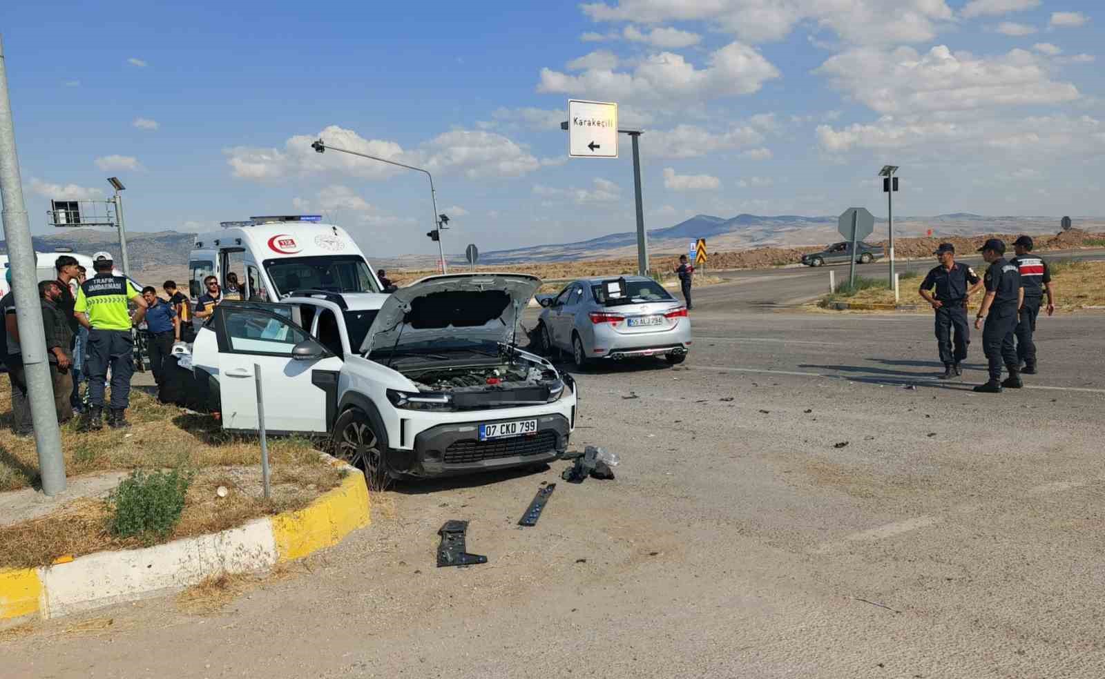 Kırıkkale'de iki otomobil çarpıştı: 6 yaralı