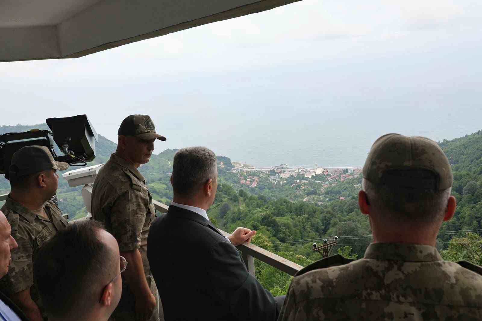 Artvin Valisi Ergün'den Gürcistan sınır karakollarında denetim