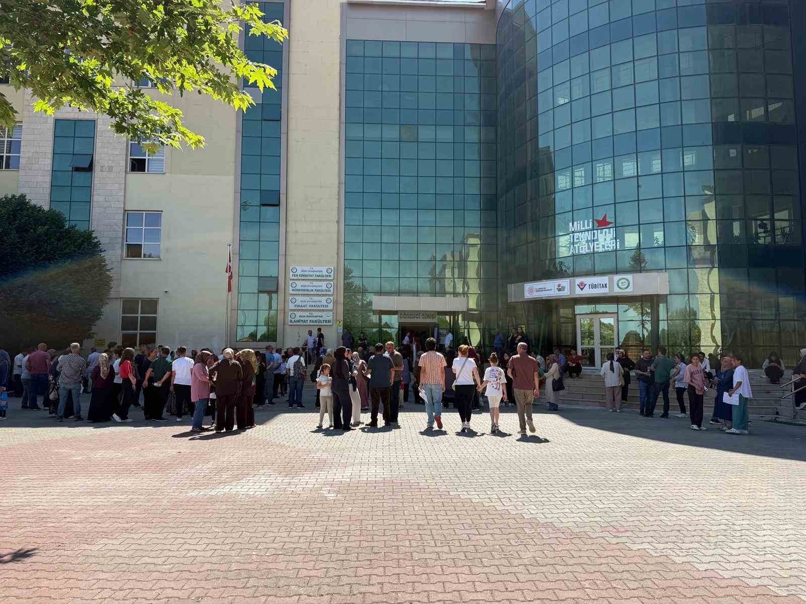 Iğdır’da YKS heyecanı: Aileler de öğrencilerle birlikte ter döktü