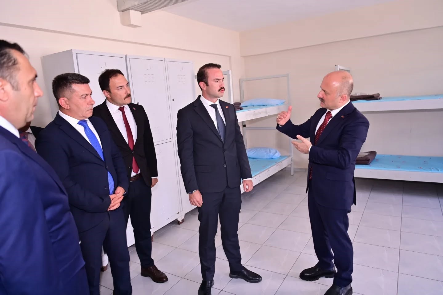 Vali Varol Geri Gönderme Merkezi'nde incelemelerde bulundu