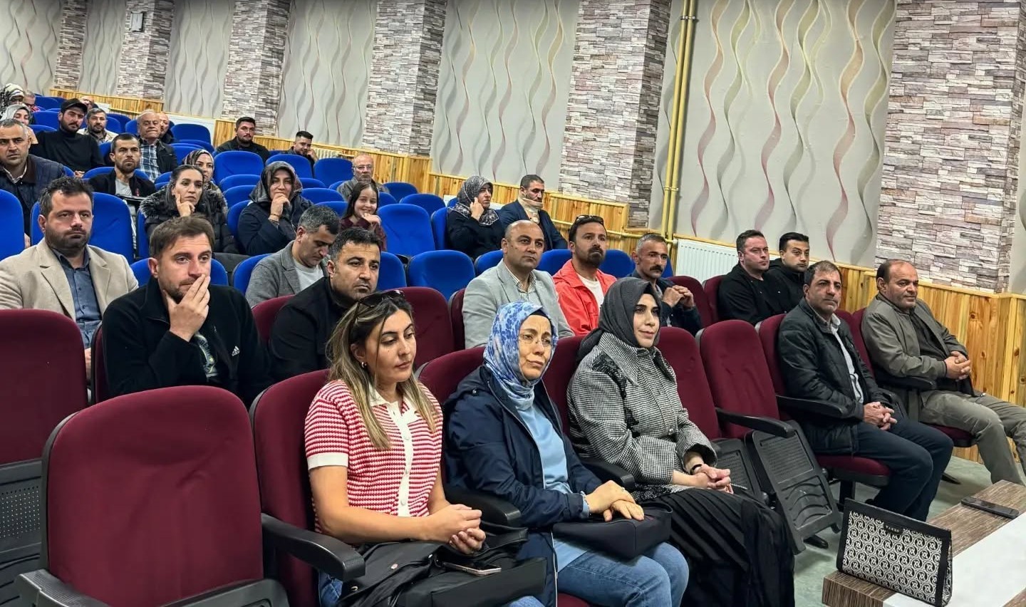 BAYBURT FEN LİSESİNDE ÖĞRENCİLERİN BAŞARILARI VELİLERLE DEĞERLENDİRİLDİ