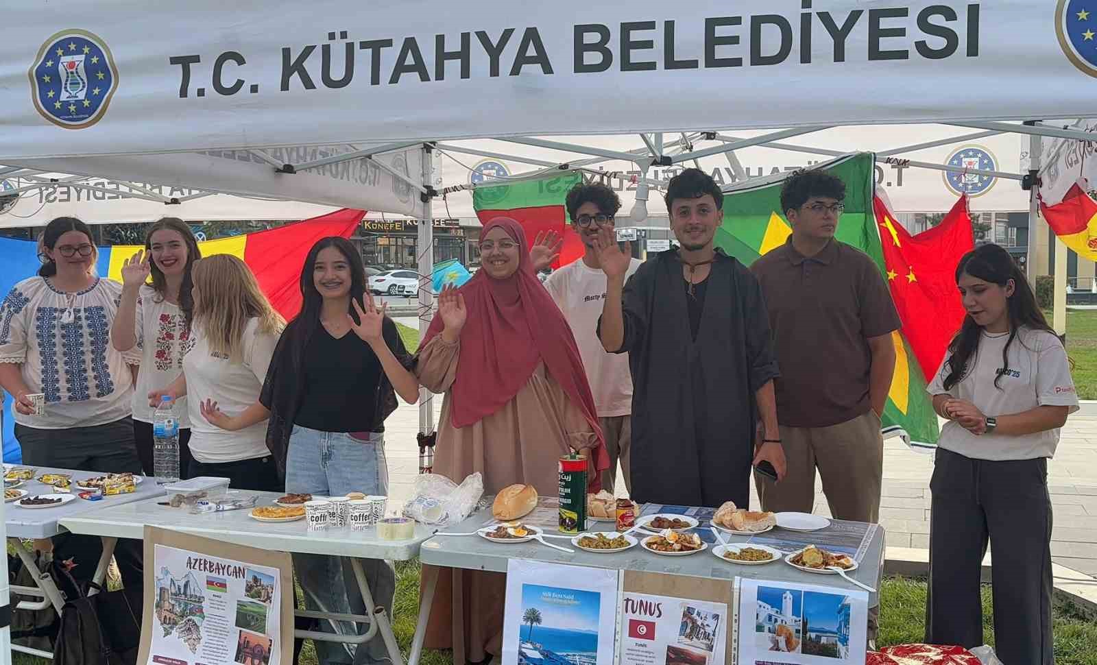 Kütahya’da dünya mutfağı buluştu: Öğrenciler kültürlerini yemeklerle anlattı