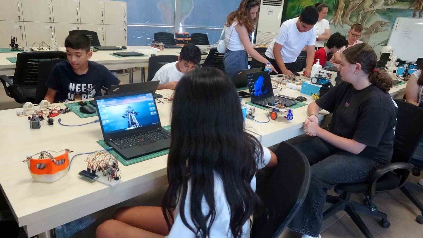 Menteşe Çocuk Bilim Parkı'nda yıl sonu robotik şenliği
