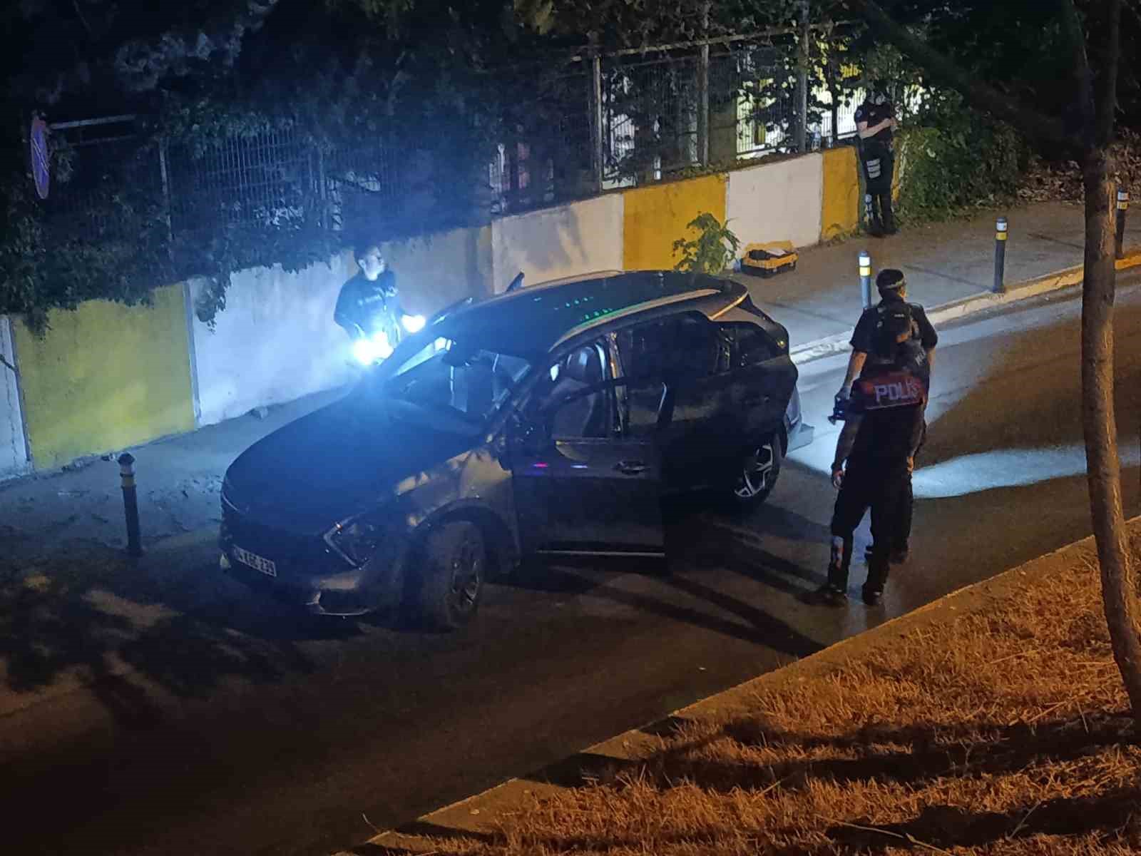 Beylikdüzü'nde 'dur' ihtarına uymayan 2 kişi yakalandı