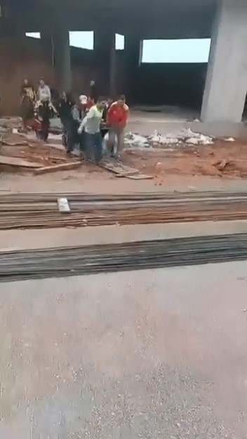 BURSA’NIN KESTEL İLÇESİNDEKİ SANAYİ BÖLGESİNDE BİR İŞÇİ, TEMELİN 2’NCİ KATINDAN DÜŞEREK YARALANDI.