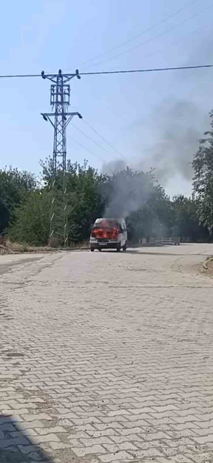 Elazığ'da minibüs yangını