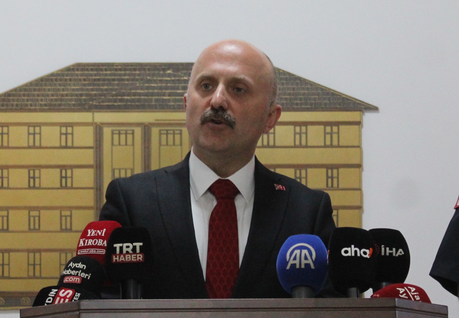 Vali Varol; 'Turizm bölgelerimizde ciddi tedbirler alıyoruz'