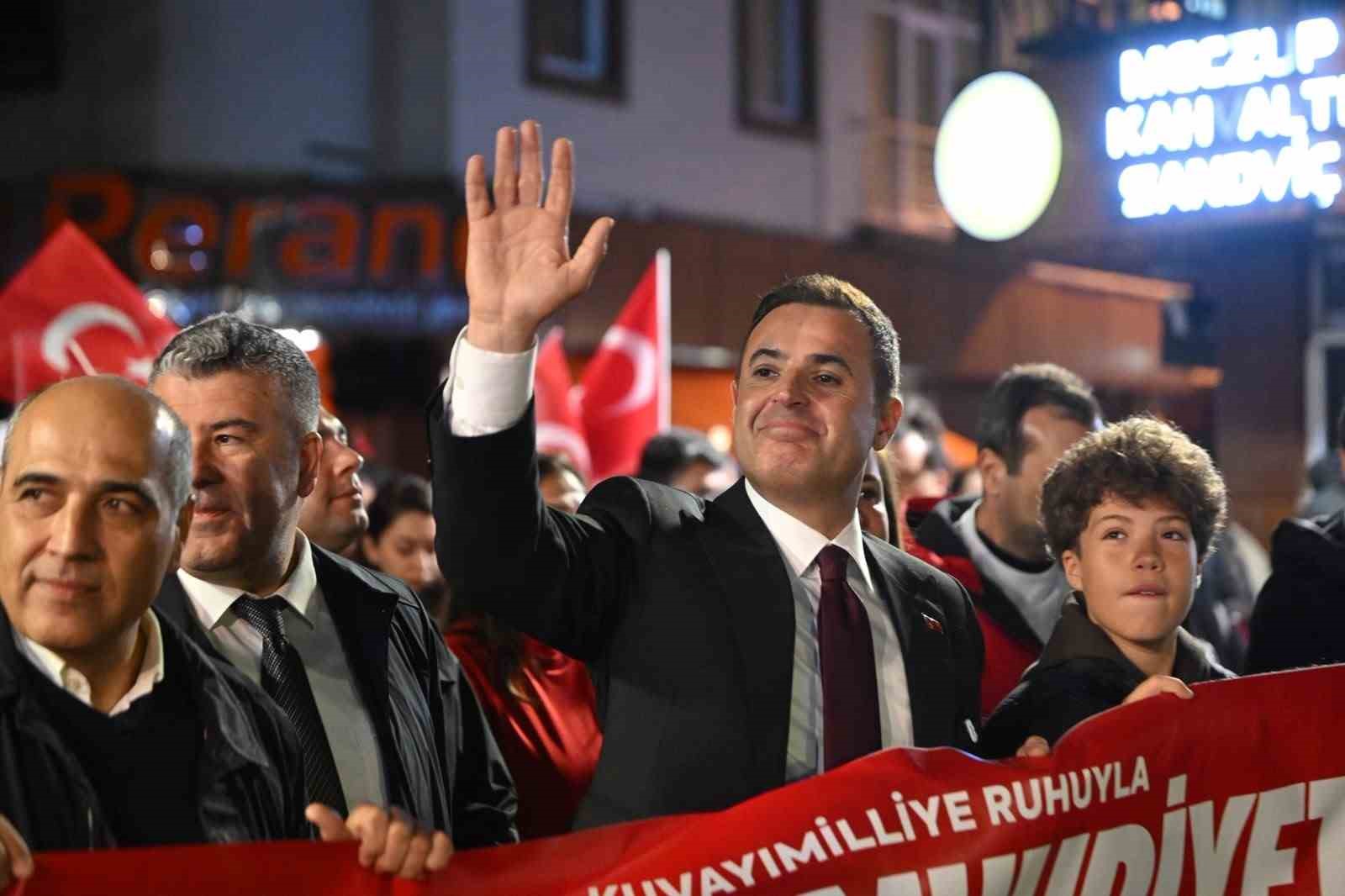 BALIKESİR EMİR CAN İĞREK'İN ŞARKILARIYLA COŞTU