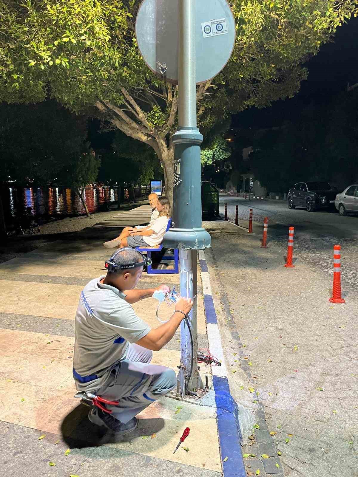 BODRUM’DA BELEDİYE EKİPLERİ MAHALLE MAHALLE SAHADA