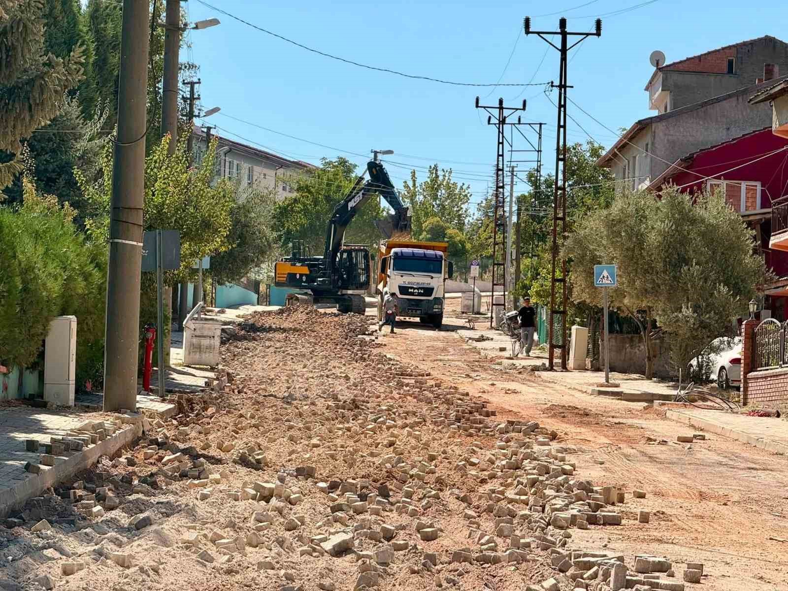 Akçakoca Caddesi'nde asfalt çalışmaları başladı