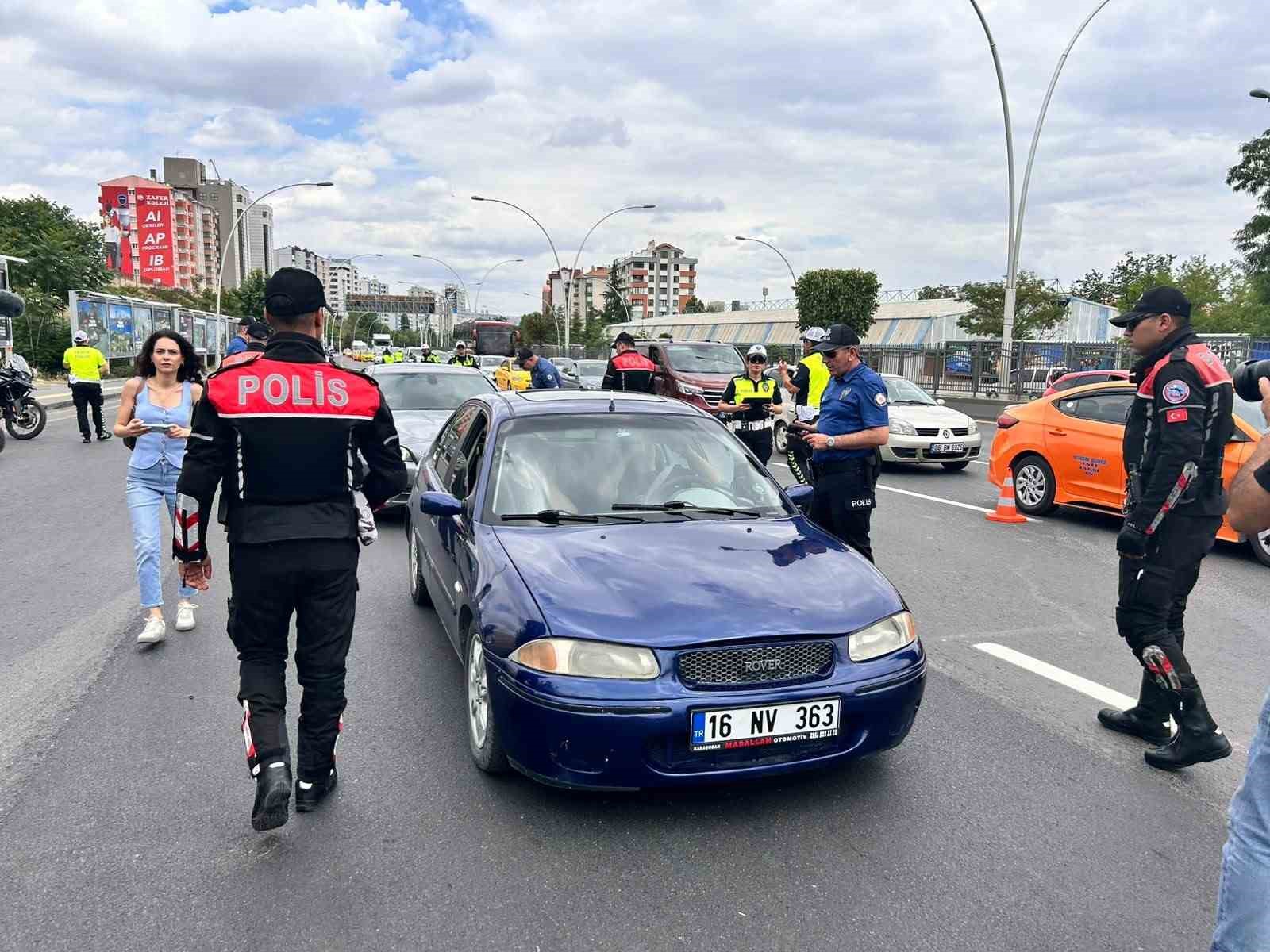 Ankara'da NATO Zirvesi kapsamında asayiş ve trafik denetimi gerçekleştirildi