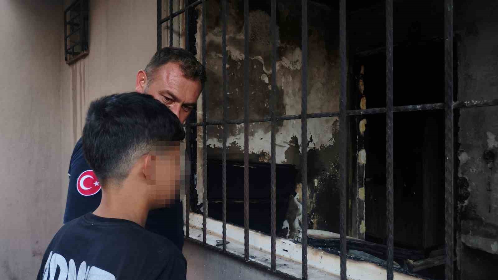 İtfaiye erleri yangından kurtulan çocuğu yalnız bırakmadı: 'Allah çocuğumu korumuş'