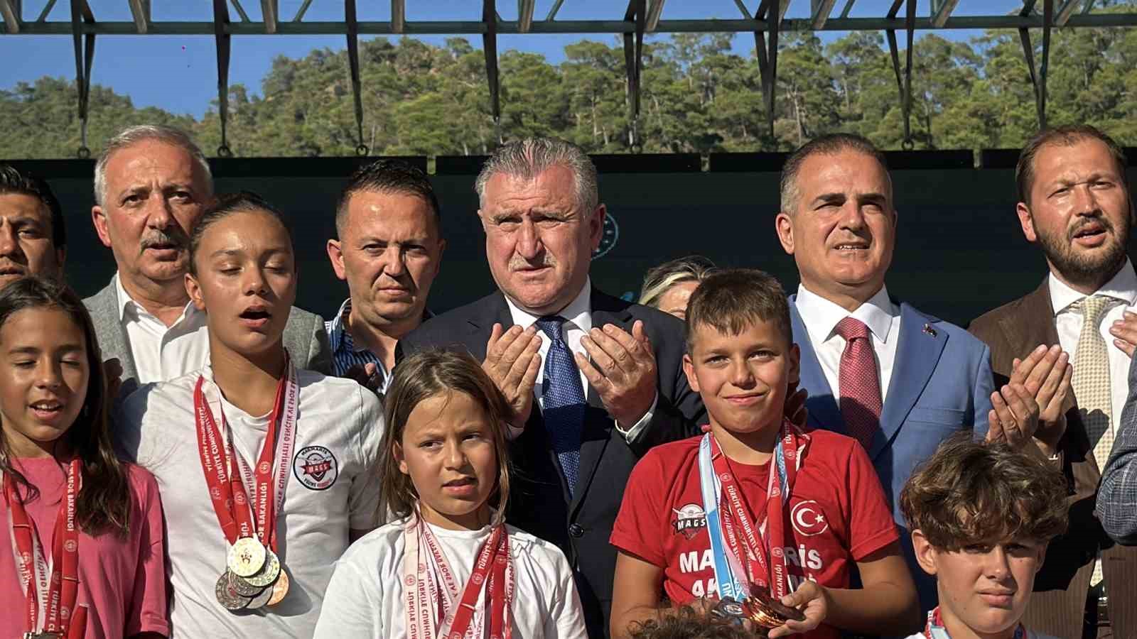 Bakan Bak'tan Marmaris'e olimpik havuz müjdesi