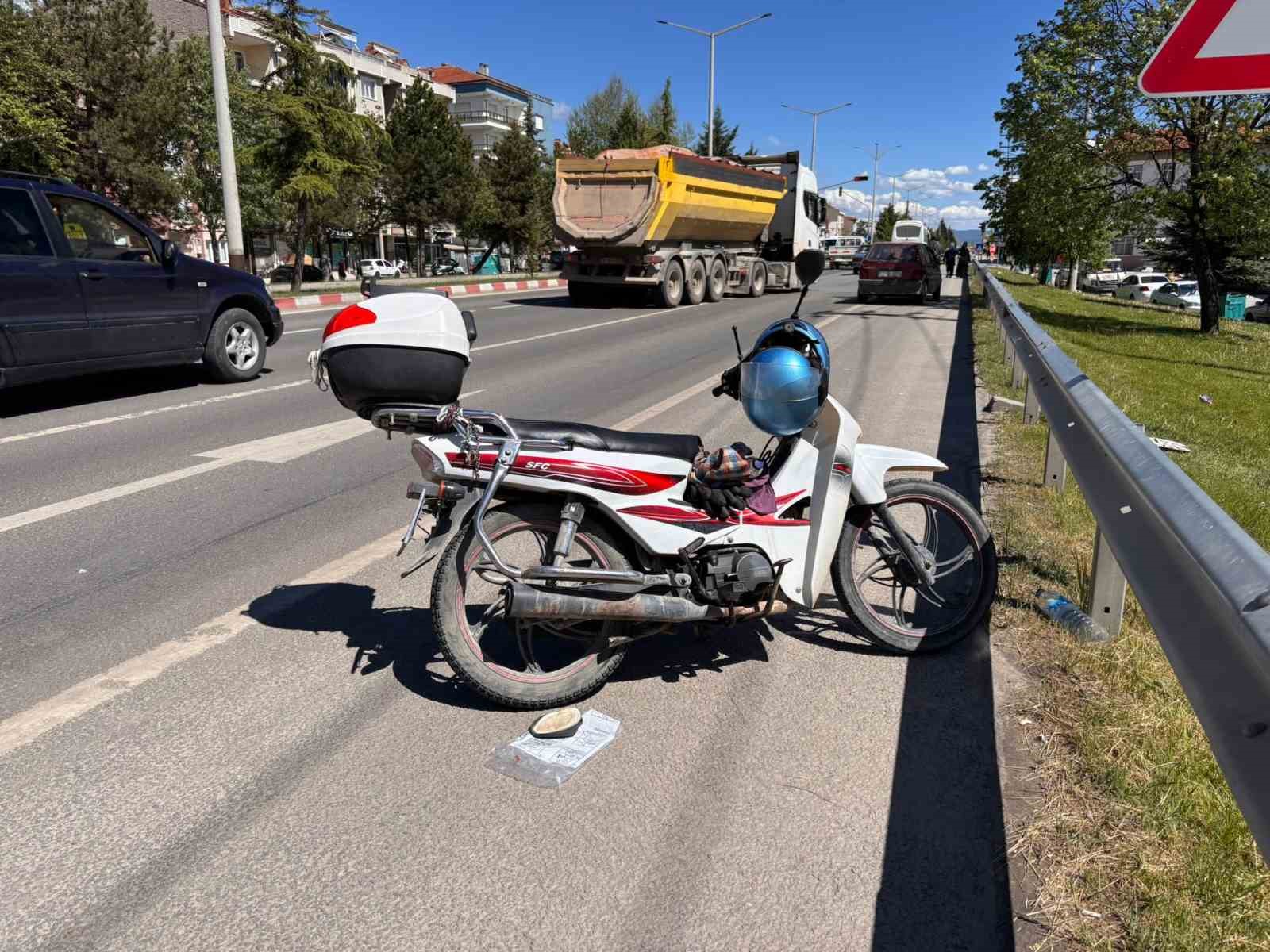 Tavşanlı'da otomobil motosiklete çarptı!