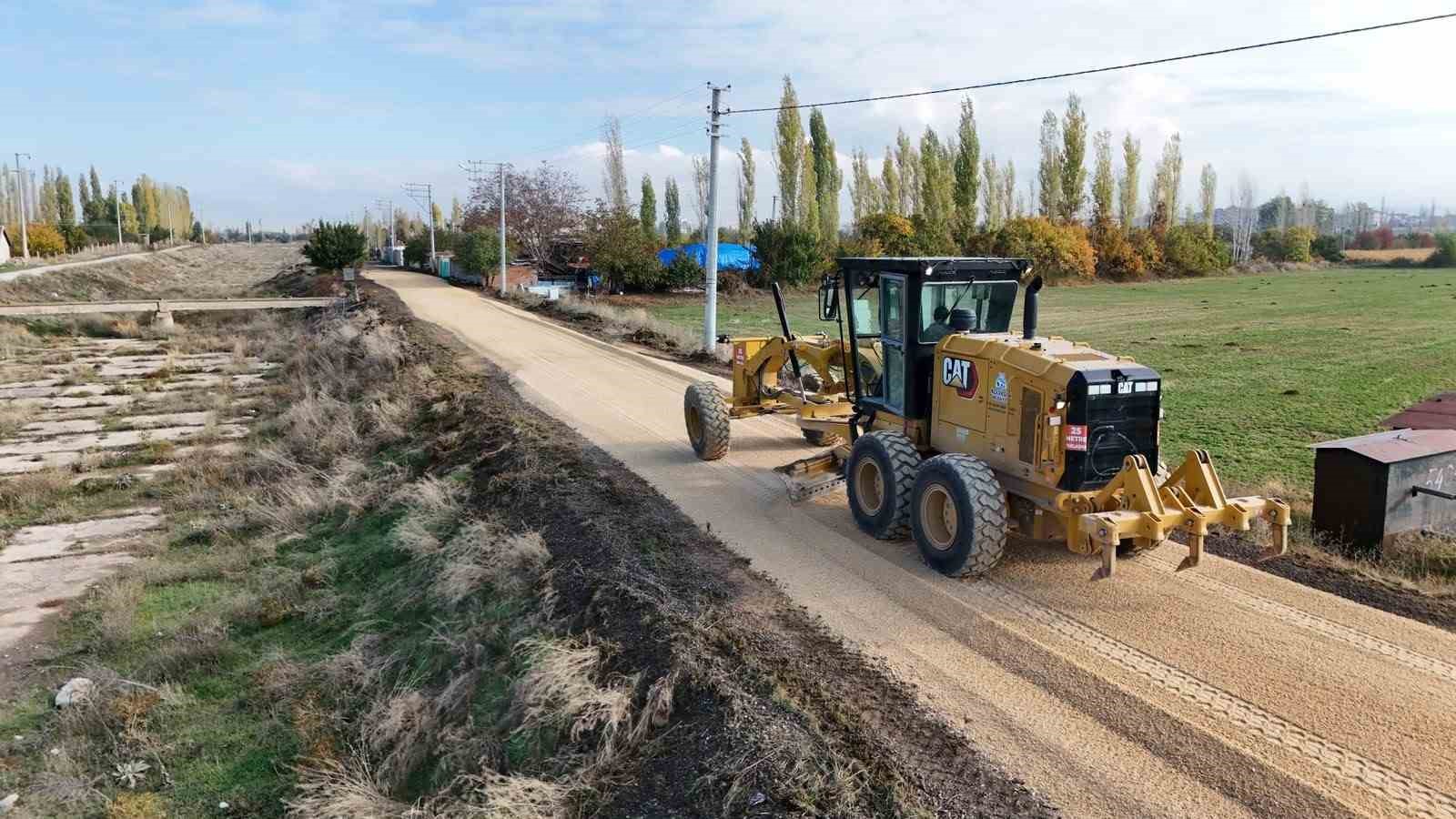 AFYONKARAHİSAR BOLVADİN BELEDİYESİ, İLÇE GENELİNDE VATANDAŞLARIN YAŞAM KALİTESİNİ ARTIRMAK VE ULAŞIM SORUNLARINA KALICI ÇÖZÜMLER ÜRETMEK AMACIYLA YÜRÜTTÜĞÜ ALTYAPI VE ÜSTYAPI ÇALIŞMALARINA ARALIKSIZ DEVAM EDİYOR.