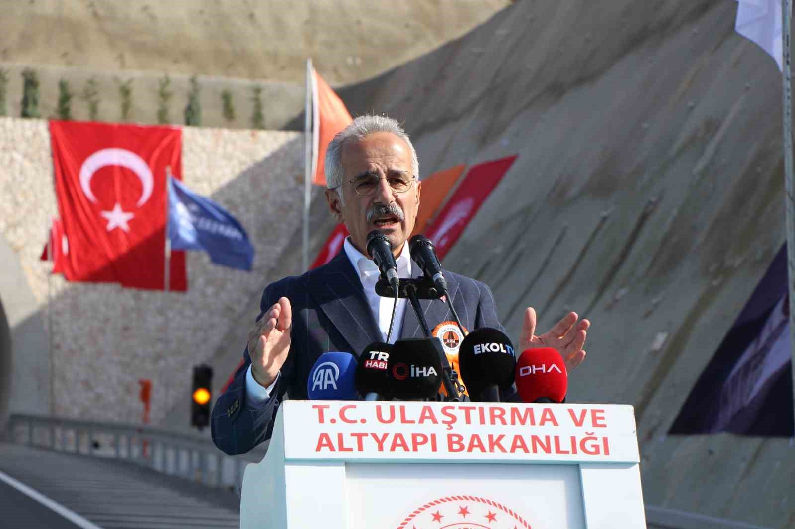 Bakan Uraloğlu: "Badal Tüneli’nin kıymetini uzun yol şoförlerimiz bilir"
