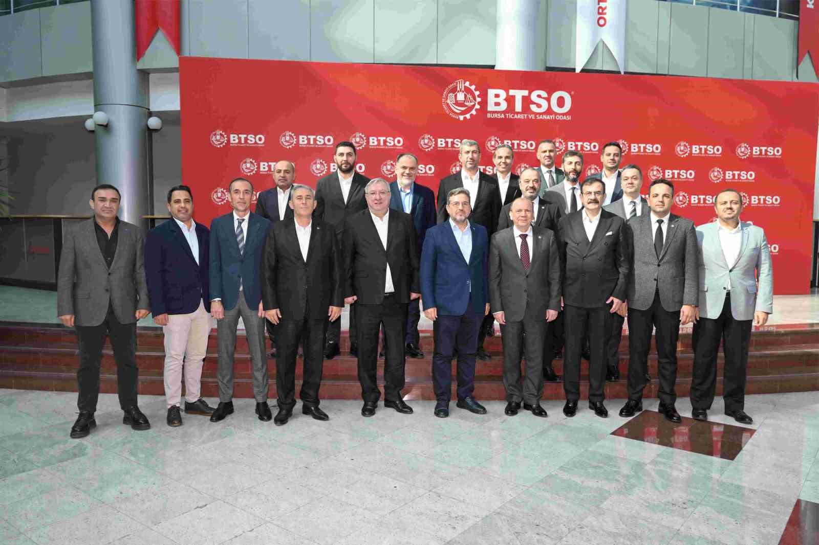 BTSO YÖNETİM KURULU BAŞKANI ÖZER MATLI, YENİ DÖNEMİN ÇALIŞMA ÖNCELİKLERİNİ BELİRLEMEK ÜZERE 70 MESLEK KOMİTESİNİN TAMAMINI TEMSİL EDEN MECLİS ÜYELERİYLE BİR ARAYA GELDİ.