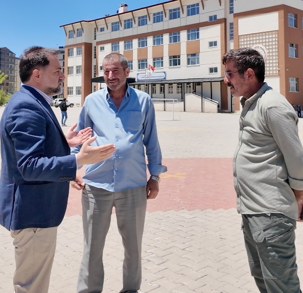 Başkan Uçar, sınav heyecanı yaşayan ailelerin heyecanına ortak oldu