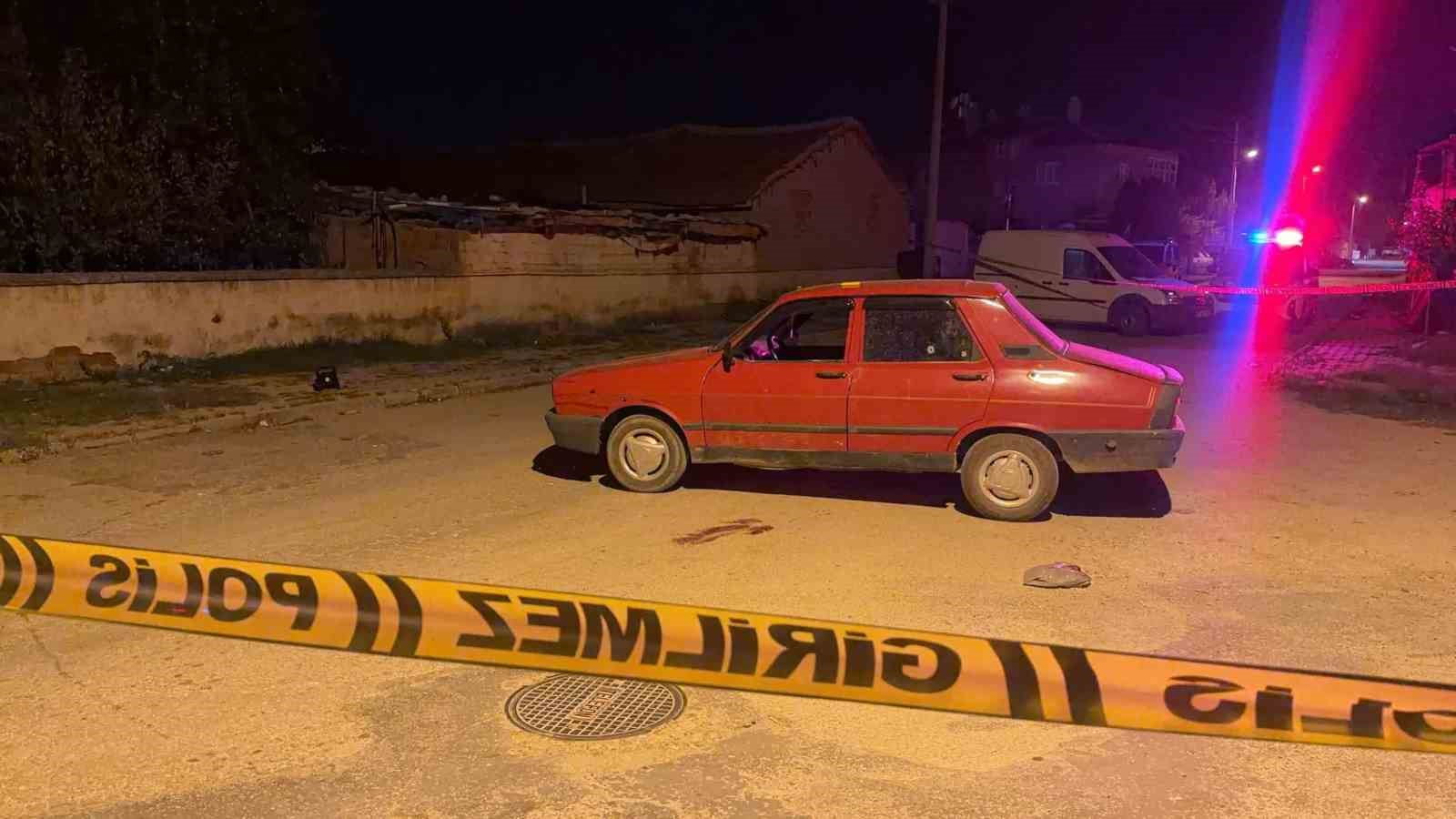 Afyonkarahisar’da bıçaklı ve silahlı kavga: 1 ölü!