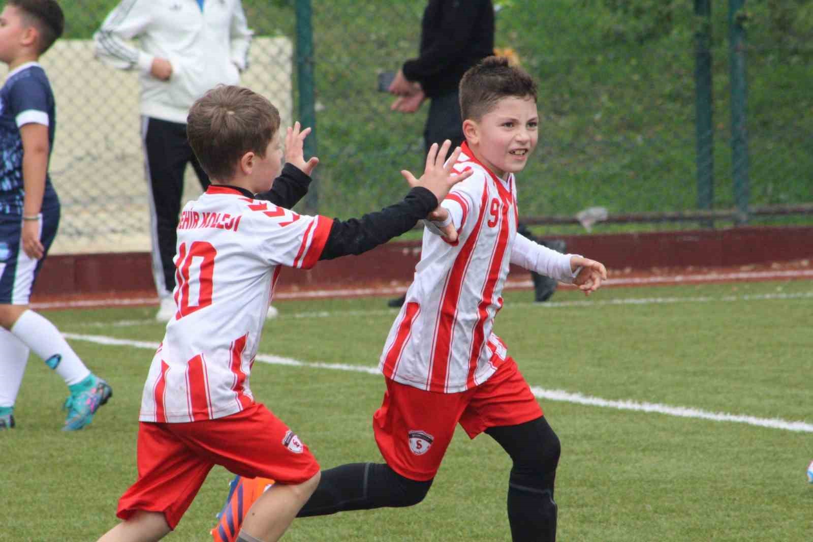 CUMHURİYETİN 103. YILI KUTLAMALARI KAPSAMINDA ESKİŞEHİR'DE DÜZENLENEN 29 EKİM CUMHURİYET BAYRAMI ÖZEL FUTBOL MÜSABAKALARI SONA ERDİ.