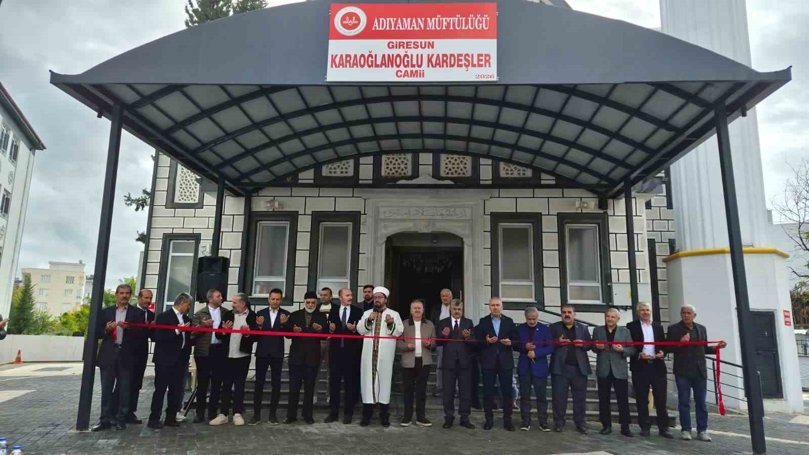 ADIYAMAN’DA 6 ŞUBAT DEPREMLERİNDE AĞIR HASAR ALARAK YIKILAN SAİT AĞA CAMİSİ, GİRESUNLU KARAOĞLANOĞLU AİLESİNİN KATKILARIYLA YENİDEN İNŞA EDİLEREK DÜZENLENEN TÖRENLE İBADETE AÇILDI.