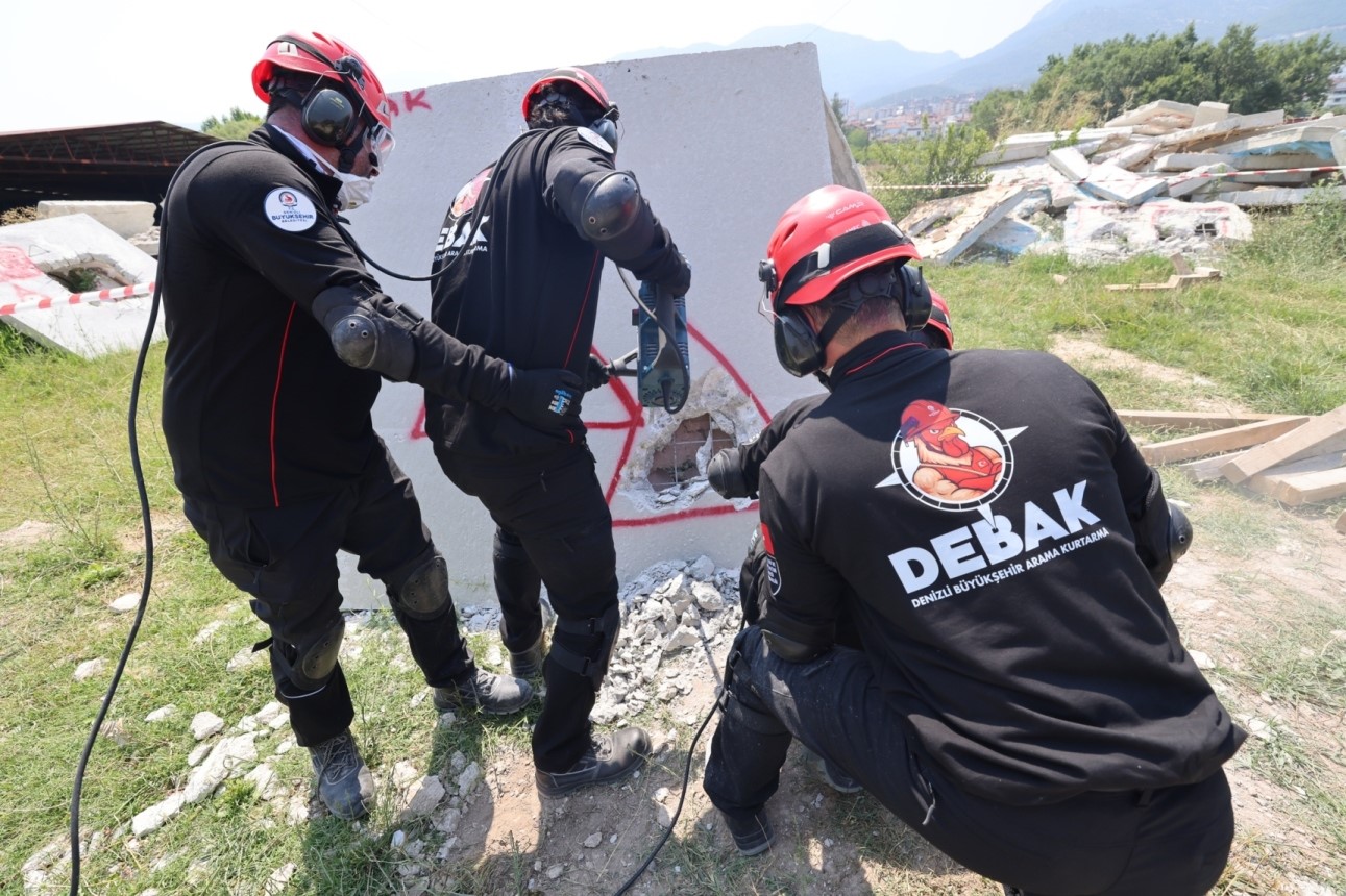 Denizli Büyükşehir'in gönüllü ekibi artık Türkiye'nin afetlerinde görev alacak