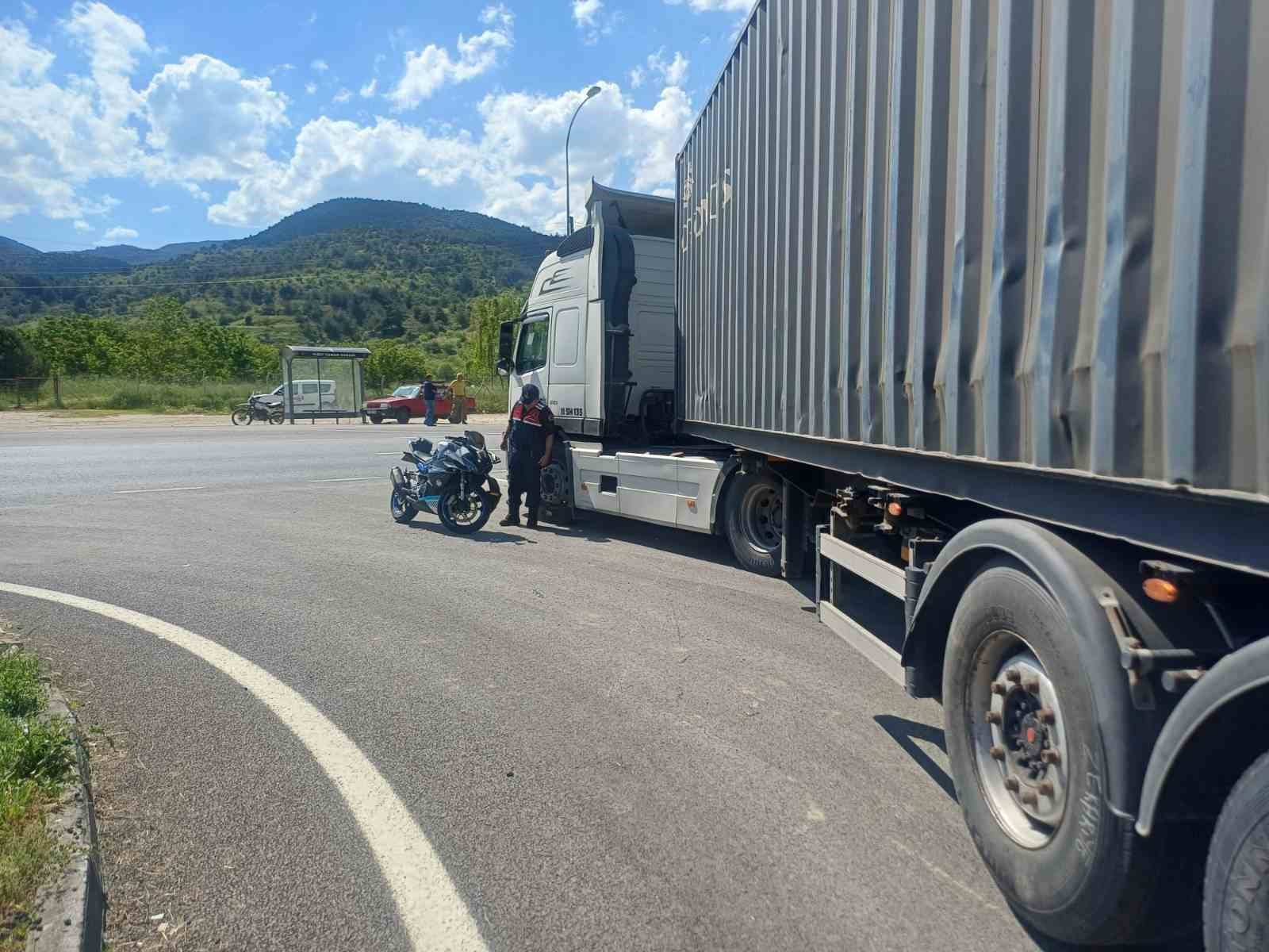Bilecik'te tır ile motosiklet çarpıştı: 1 yaralı