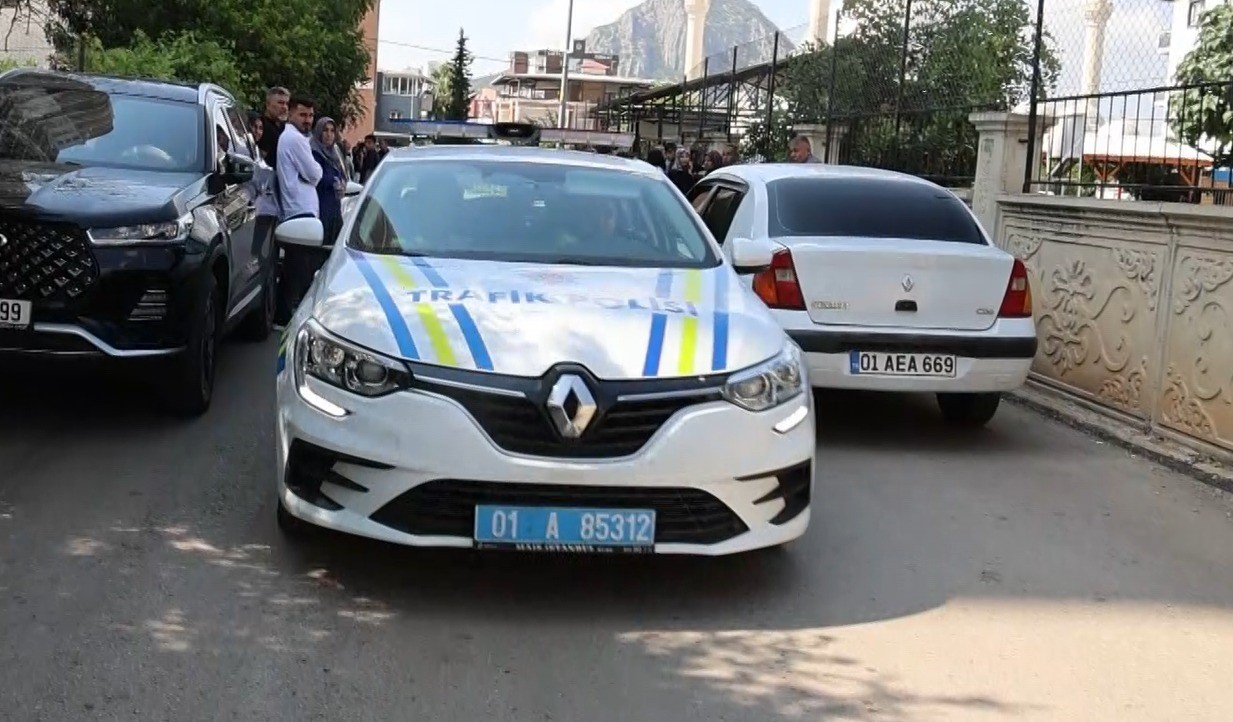 Örnek olmak için 6’ncı kez üniversite sınavına girdi, kimliğini unutan öğrenci ise polislerin yardımına rağmen sınava yetişemedi