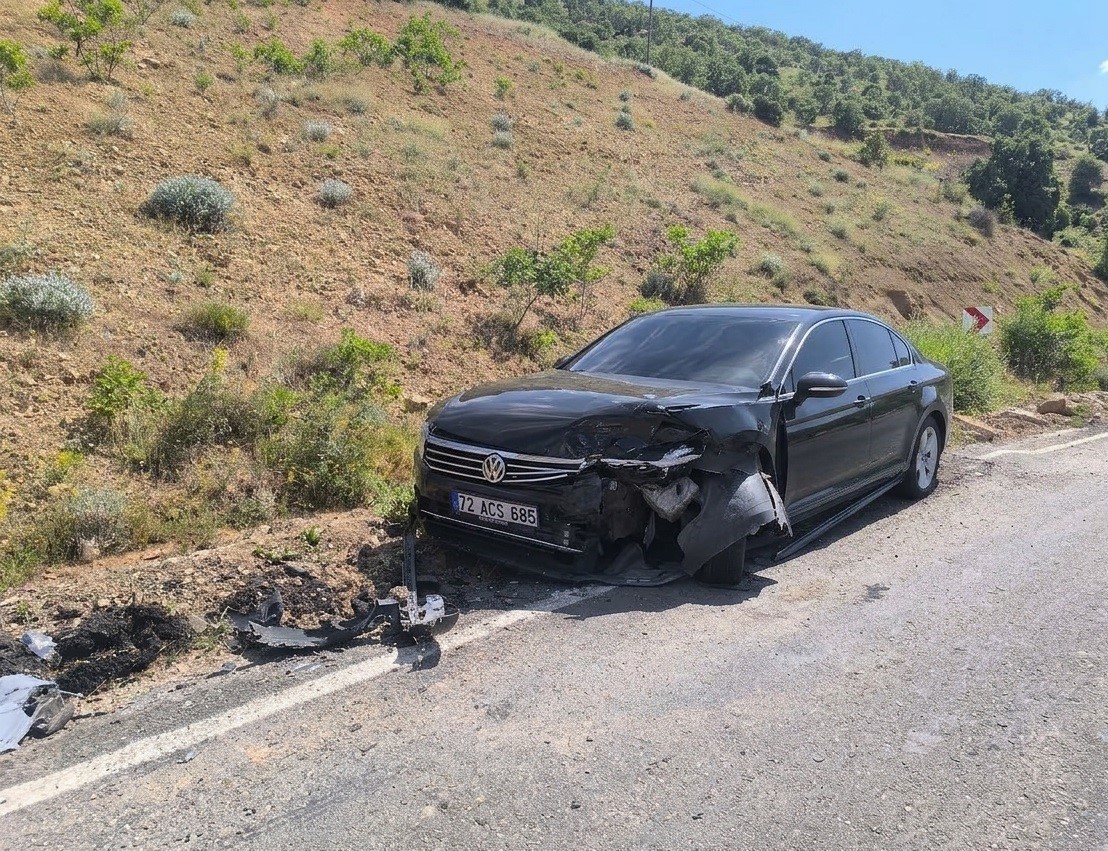 Gercüş’te otomobiller kafa kafaya çarpıştı: 1 yaralı